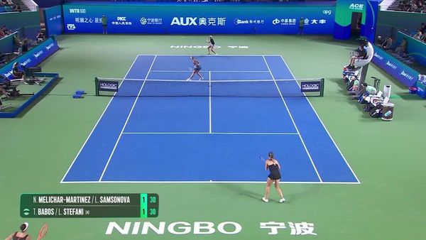 Luisa Stefani's no-look backhand flick saves point in Ningbo doubles final